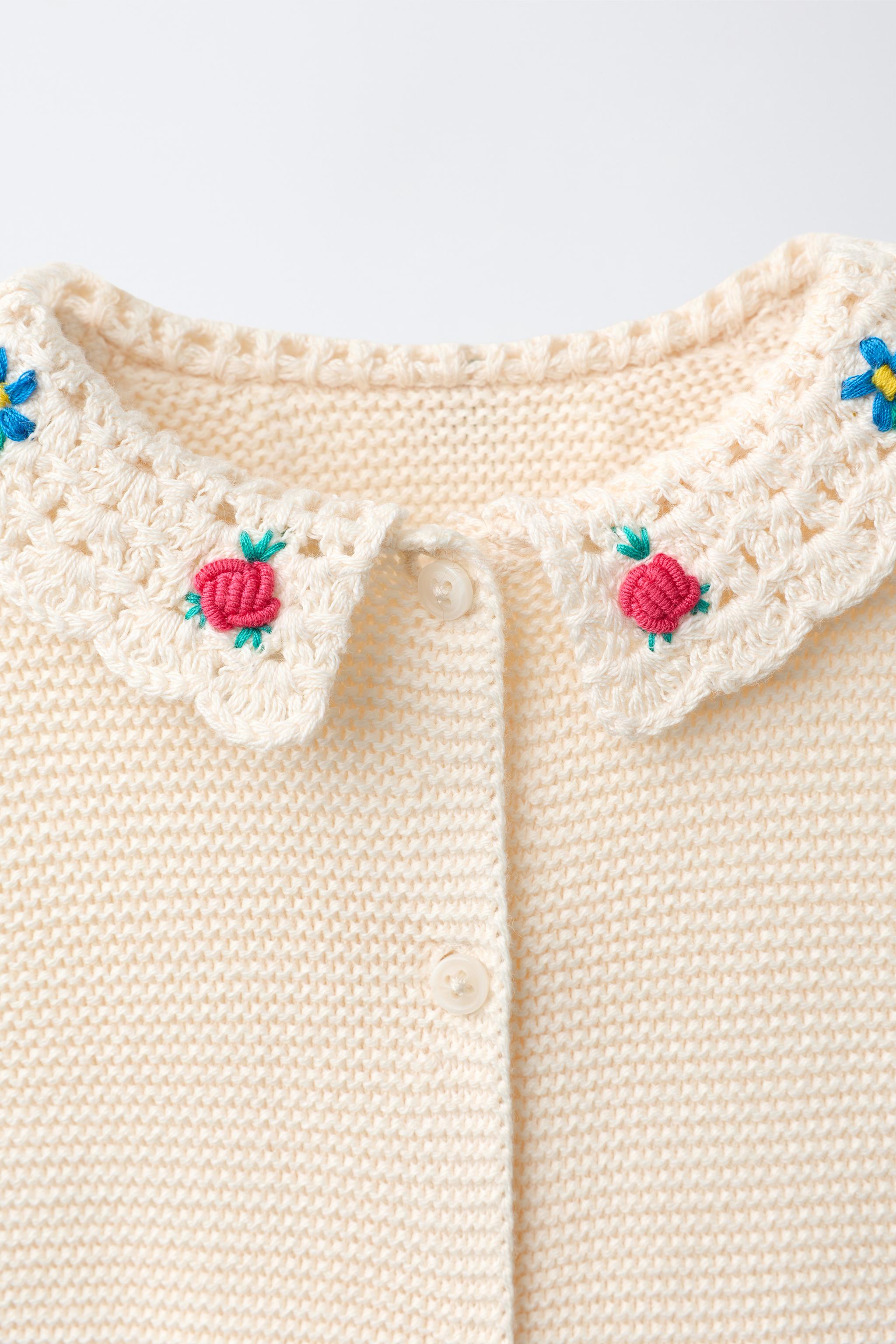 COMBINAISON COL CROCHET ET FLEURS BRODÉES